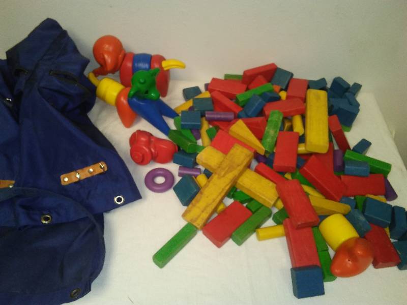lot 34 image: Vintage Toy Wood Blocks, Tupperware Toys.