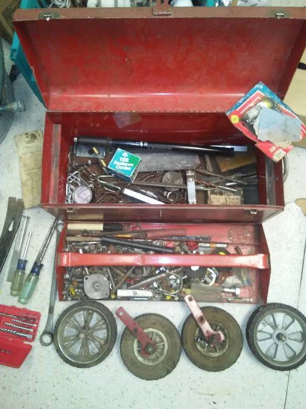 lot 39 image: Toolbox with contents