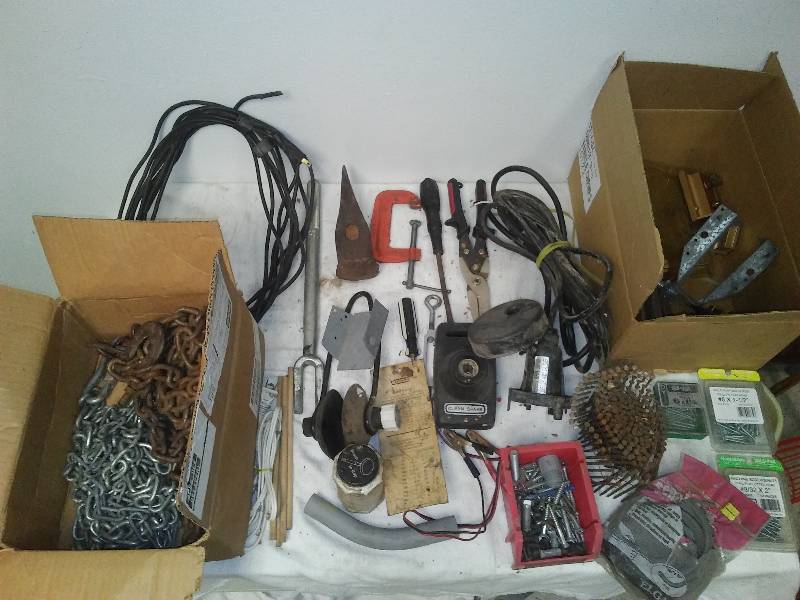 lot 47 image: Heavy Chain, angle iron and tools