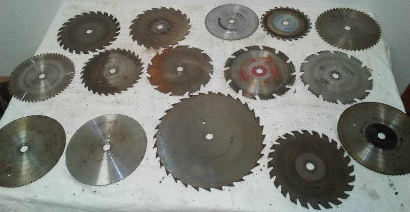 lot 48 image: 15 Saw Blades