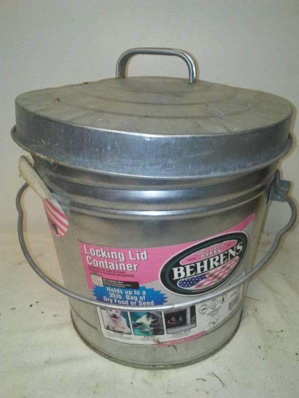 lot 65 image: 6 Gallon covered steel garbage can