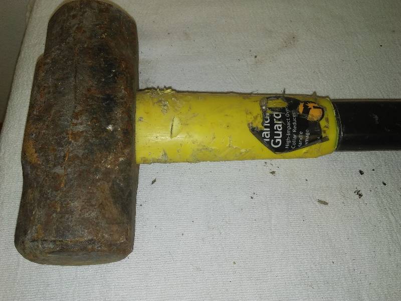 lot 70 image: 11-pound Fiberglass handle mall, comfort grip