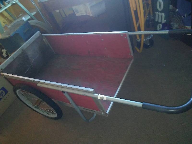 lot 71 image: Garden Cart,