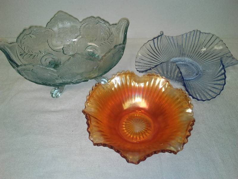 lot 76 image: 3 Vintage Fabulous Glass Serving Dishes