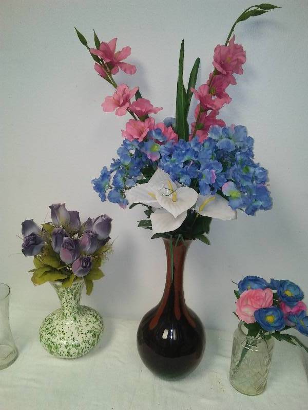 lot 81 image: Vases