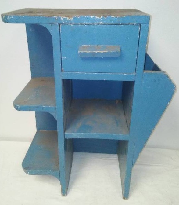 lot 85 image: Cute Occasional Table
