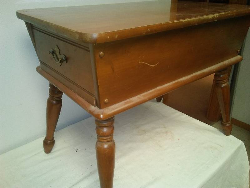 lot 98 image: Mersman Endtable