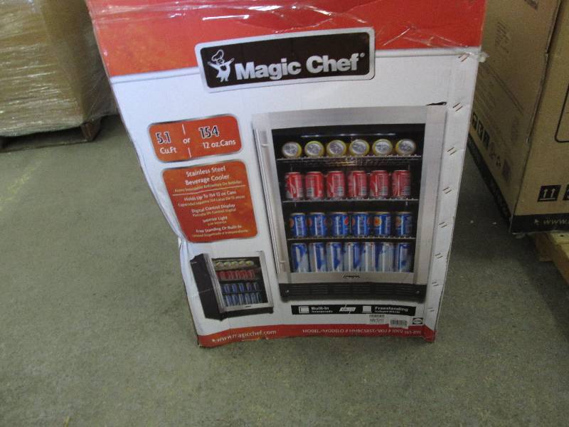 lot 55 image: Magic Chef Beverage 23.4 in. 154 (1...