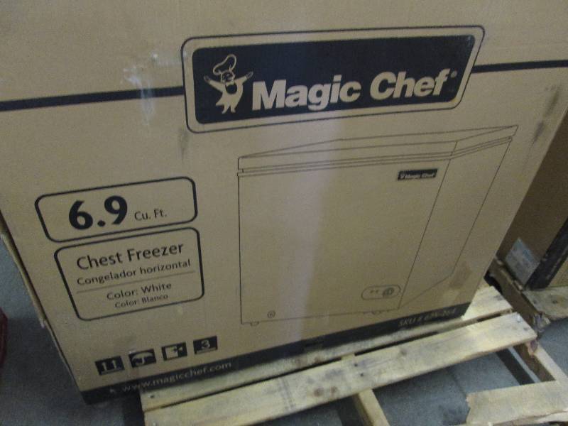 lot 59 image: Magic Chef  6.9 cu. ft. Chest Freez...