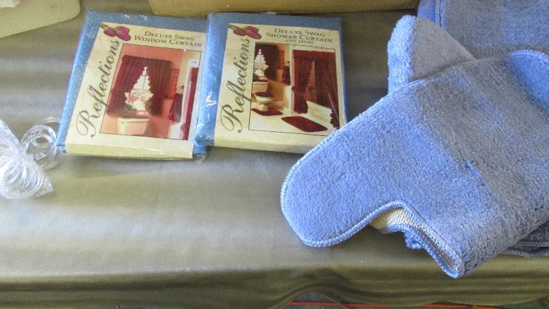 lot 120 image: 3 Piece Blue Bath Set , Window & Sh...
