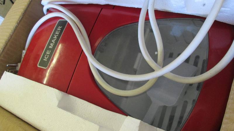 lot 130 image: Portable Ice Maker open box, untest...