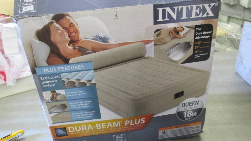 lot 131 image: Inflatable Headboard Air Bed by Int...