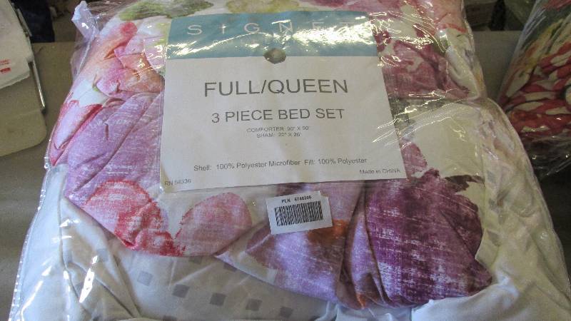 lot 145 image: FullQueen Comforter Set - no shams...