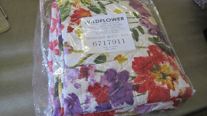 lot 146 image: Wildflower King Quilt Retail $119.9...