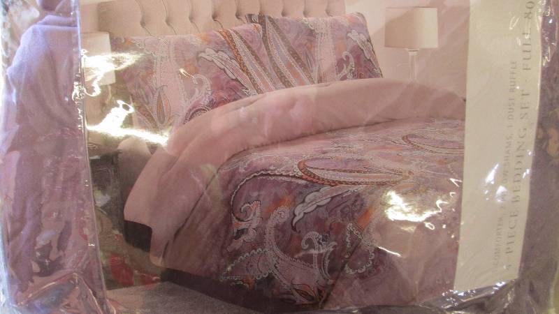 lot 152 image: Mystical Paisley Full 4 pc Set Reta...