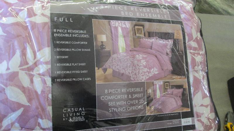 lot 154 image: 8 pc Full Comforter Set Retail $89....