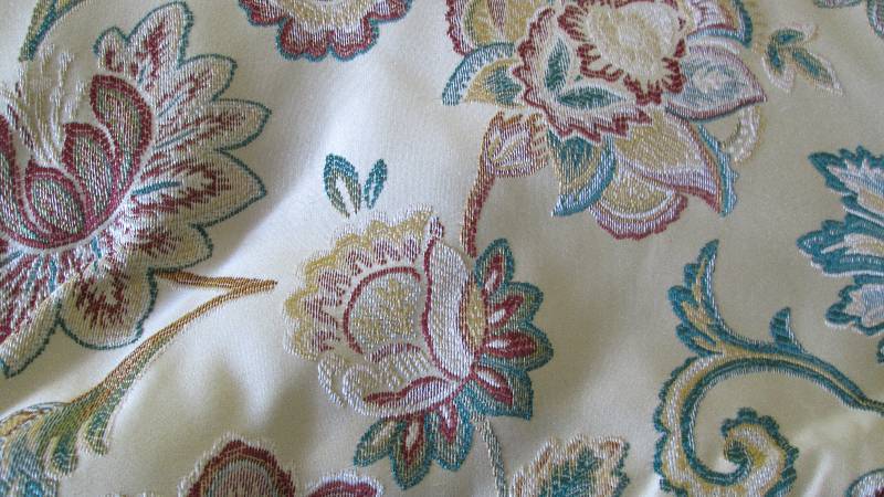 lot 156 image: 80x90 Comforter, Sham & Bedskirt Se...