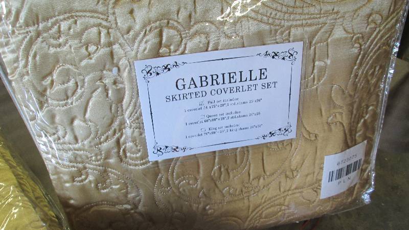 lot 159 image: Gabrielle Skirted Coverlet Set Full...