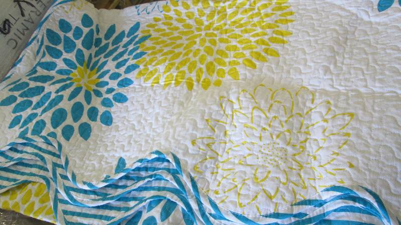 lot 161 image: Full Bloom Blue Quilted Bedspread R...
