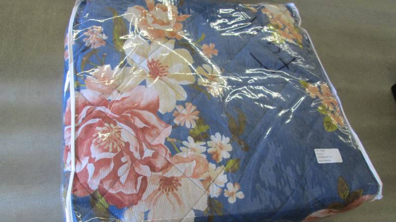 lot 165 image: Collette Full Bedspread...