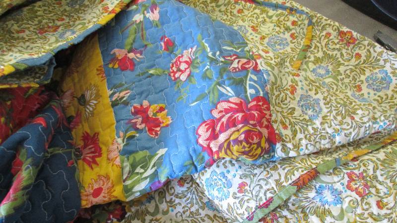 lot 168 image: Full Quilted Bedspread Retail $69.9...