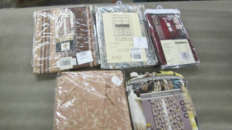 lot 185 image: Lot of 6 Assorted Window Treatments...