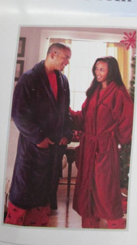lot 242 image: Unisex MicroPlush Robe with Pin Str...