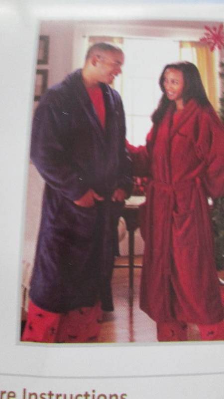 lot 243 image: Unisex MicroPlush Robe with Pin Str...