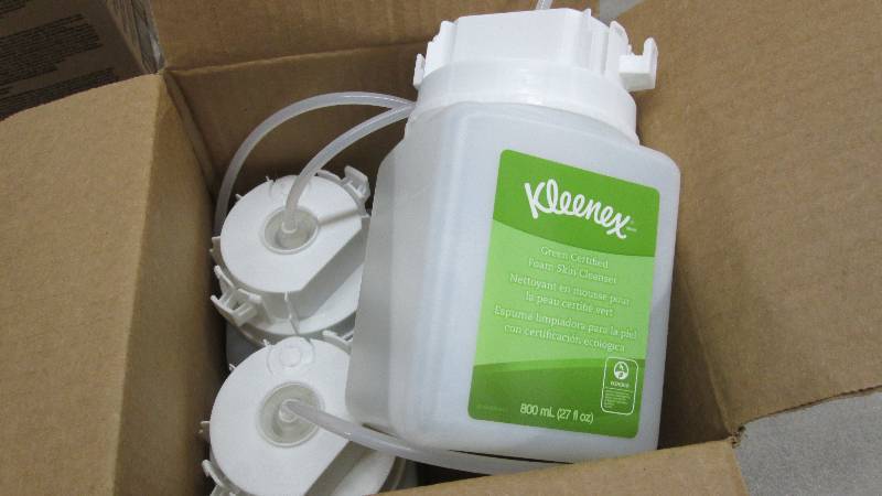 lot 265 image: Box of 4 Kleenex Green Certified Fo...