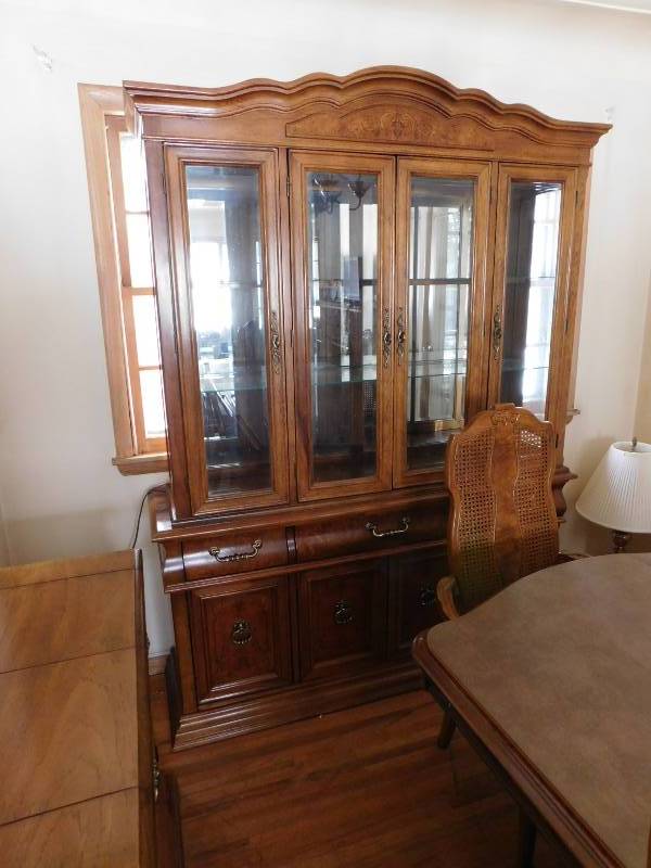lot 1 image: High End Bernhardt Dining Set
