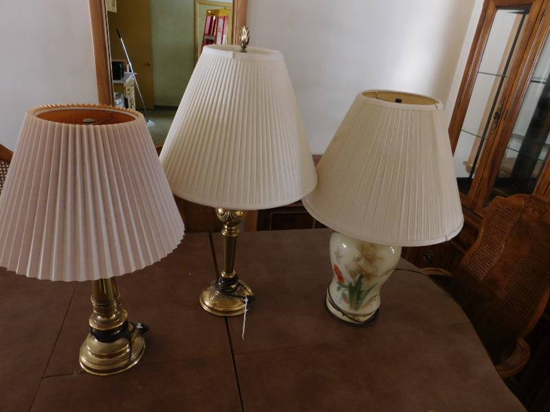 lot 4 image: 3 Lamps
