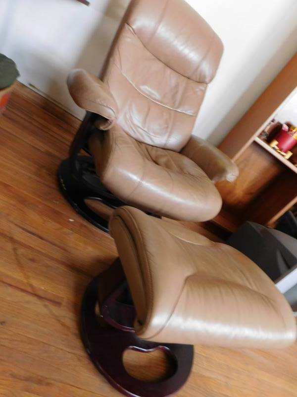 lot 10 image: Chair with Ottoman