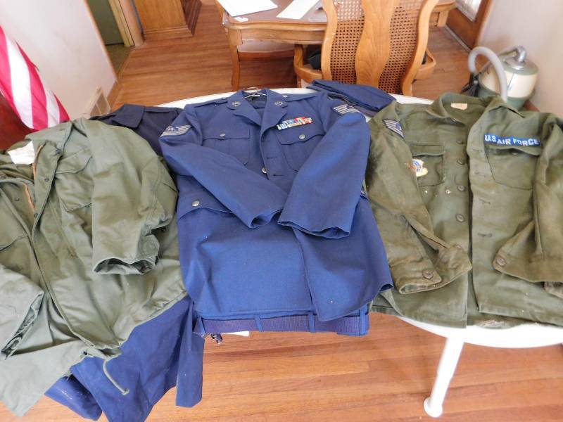 lot 11 image: Military Clothing and Flag