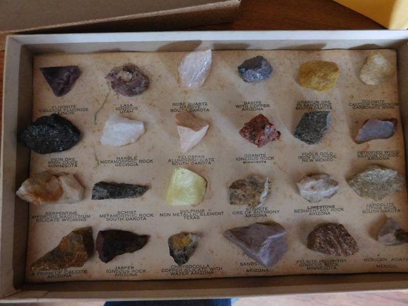 lot 17 image: Collectable Rock & Minerals Guide