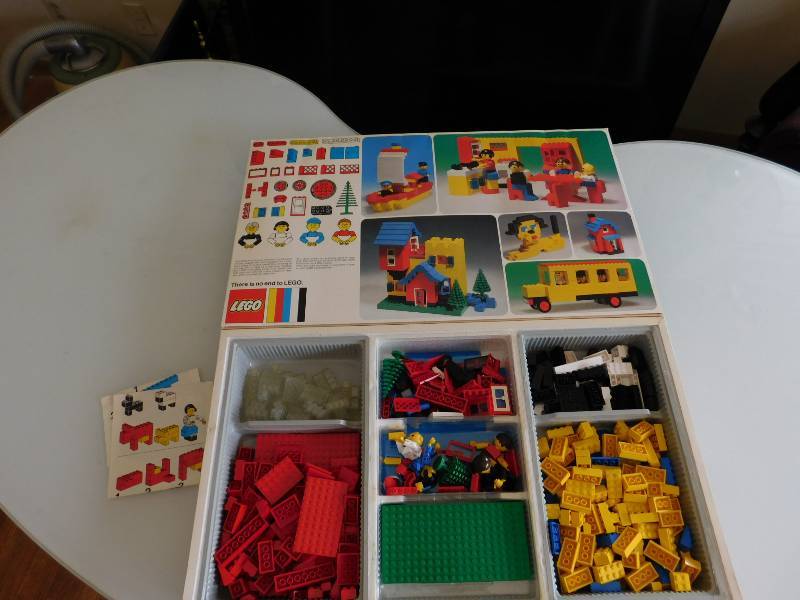 lot 21 image: Lego Set