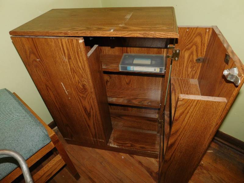 lot 31 image: Storage Cabinet