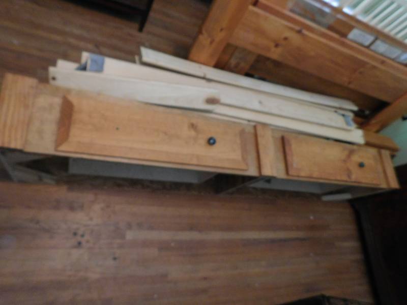 lot 46 image: Twin Bunkbed Set