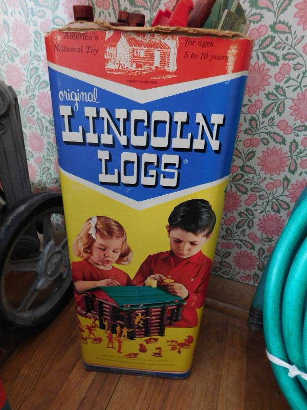 lot 53 image: Vintage Lincoln Log Set