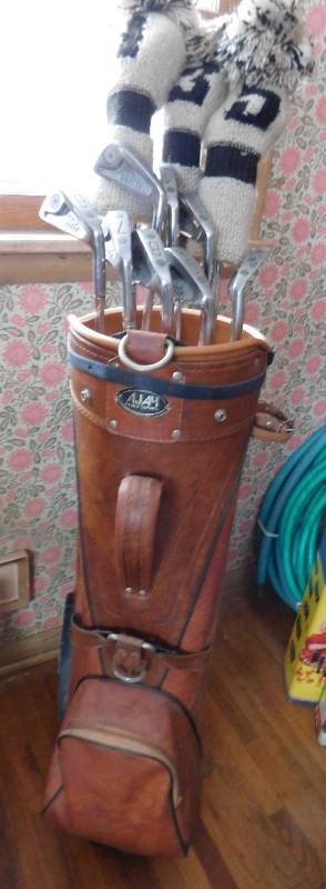 lot 54 image: Set of Wilson Golf Clubs