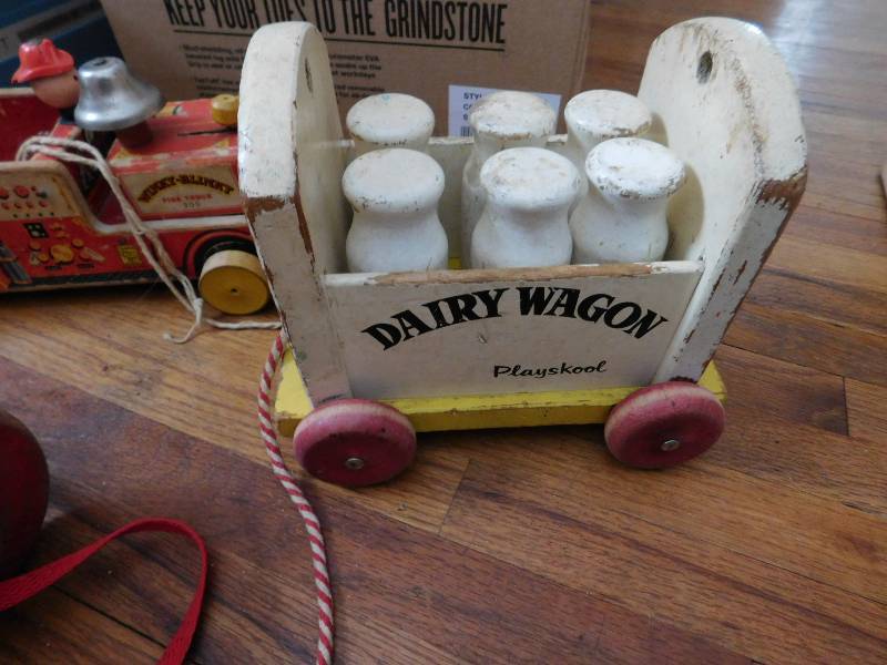 lot 65 image: Vintage Wood Toy Lot