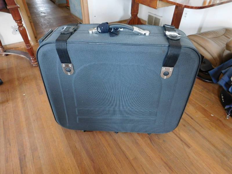 lot 18 image: Four Suit Cases