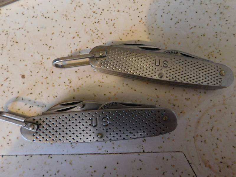 lot 99 image: U.S. Military and Vintage Pocket Knives