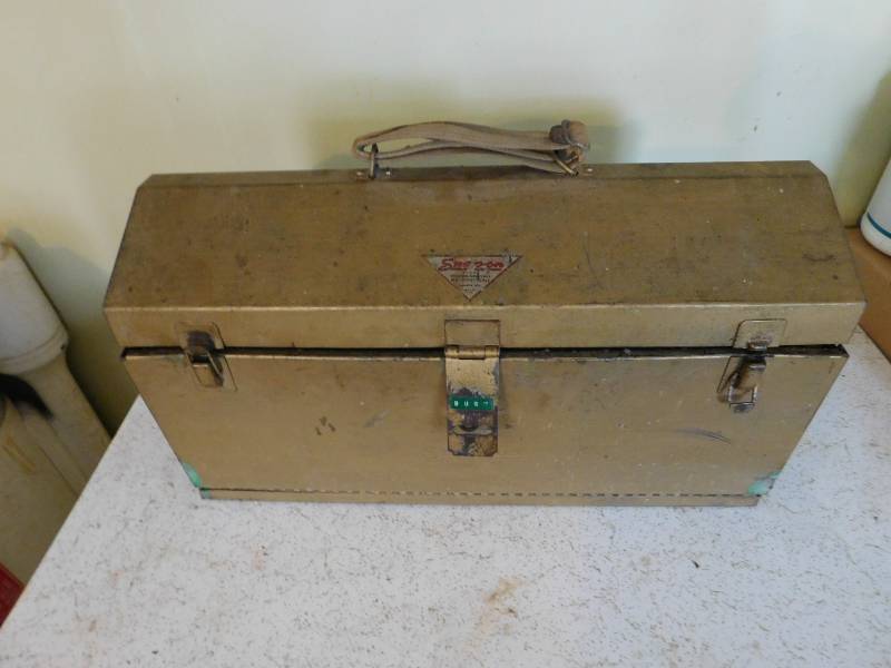 lot 105 image: Snap-On Tool Box with Tools