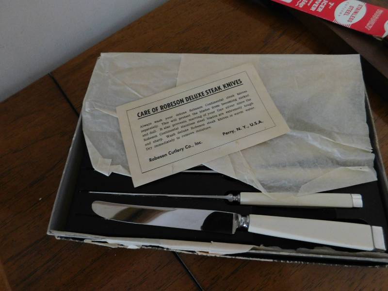lot 110 image: Misc. Lot of Knives