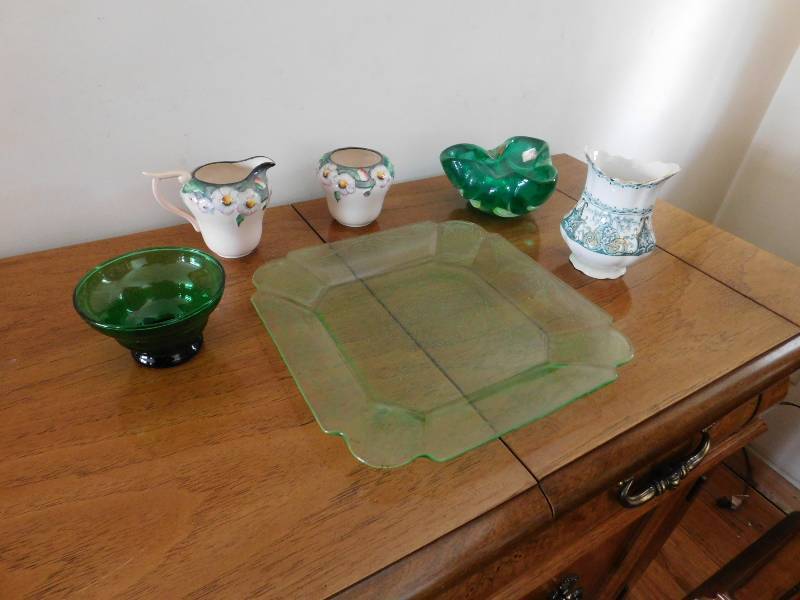 lot 111 image: Vintage Dishes