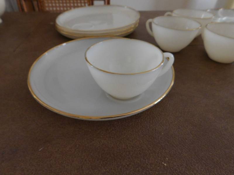 lot 119 image: Gold Trim Dishes & Serving Trays
