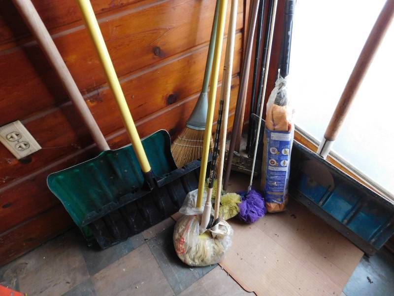 lot 125 image: Misc. Lot of Cleaning Items