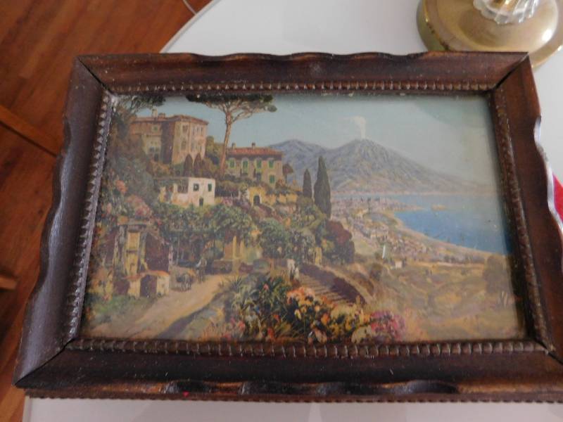 lot 129 image: Small Storage Boxes & Lamp