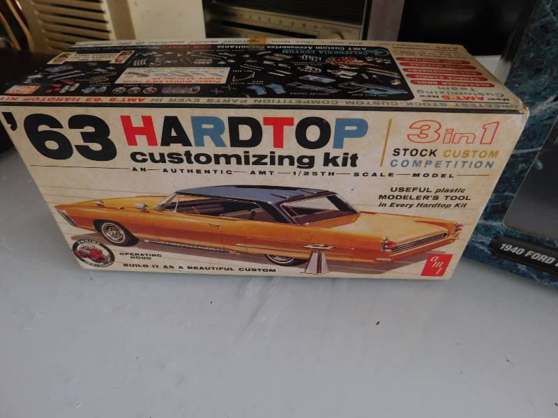 lot 132 image: New 1960s Model Car & Ford Coupe