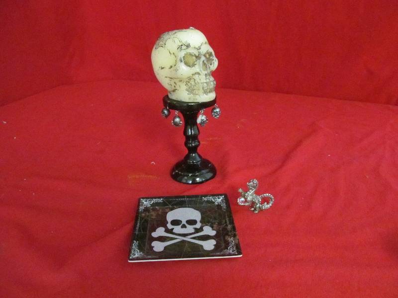 skull candle, candle holder, dragon